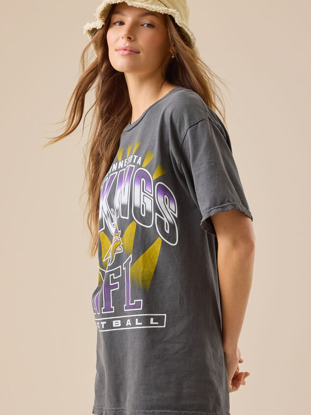 Vikings Oversized Tee Detail 4 - TULLABEE