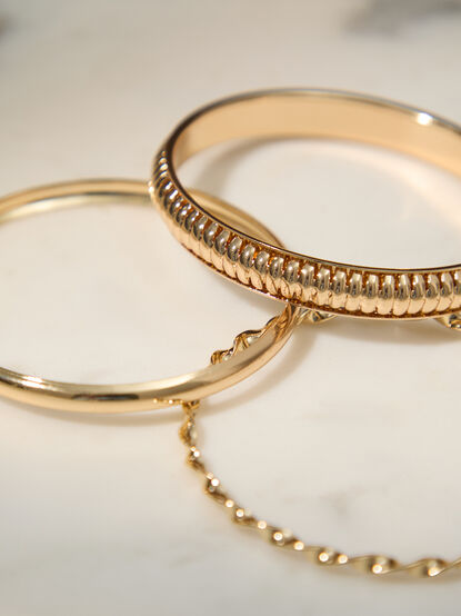 Ribbed Twisted Bangle Set - TULLABEE