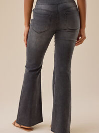 Hadlee 3 Button Jeans Detail 5 - TULLABEE