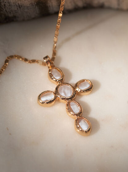 Irregular Pearl Cross Necklace - TULLABEE