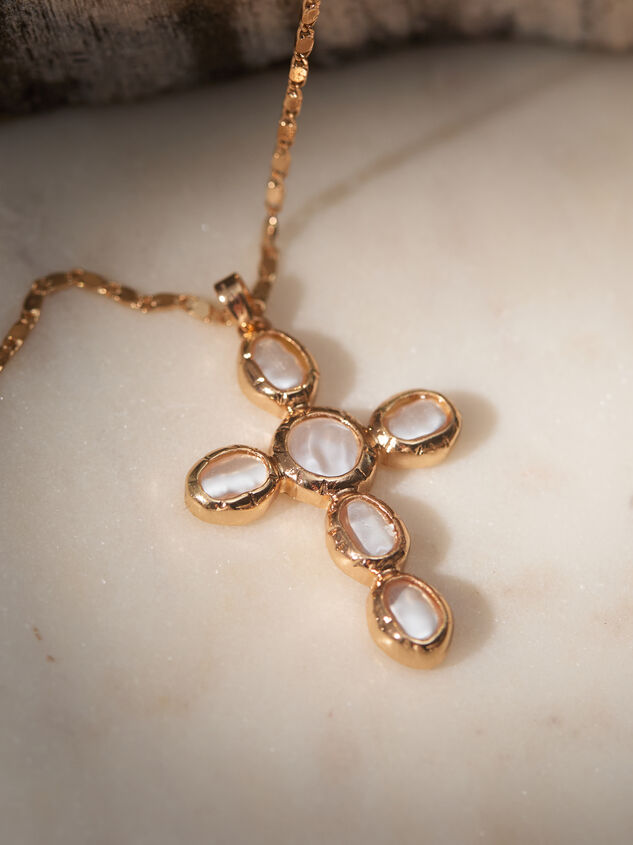 Irregular Pearl Cross Necklace Detail 2 - TULLABEE