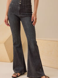Noah Ann Flared Jeans Detail 3 - TULLABEE