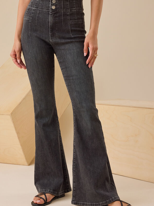 Noah Ann Flared Jeans Detail 3 - TULLABEE