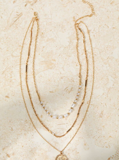 Everlasting Pearl Charm Necklace - TULLABEE