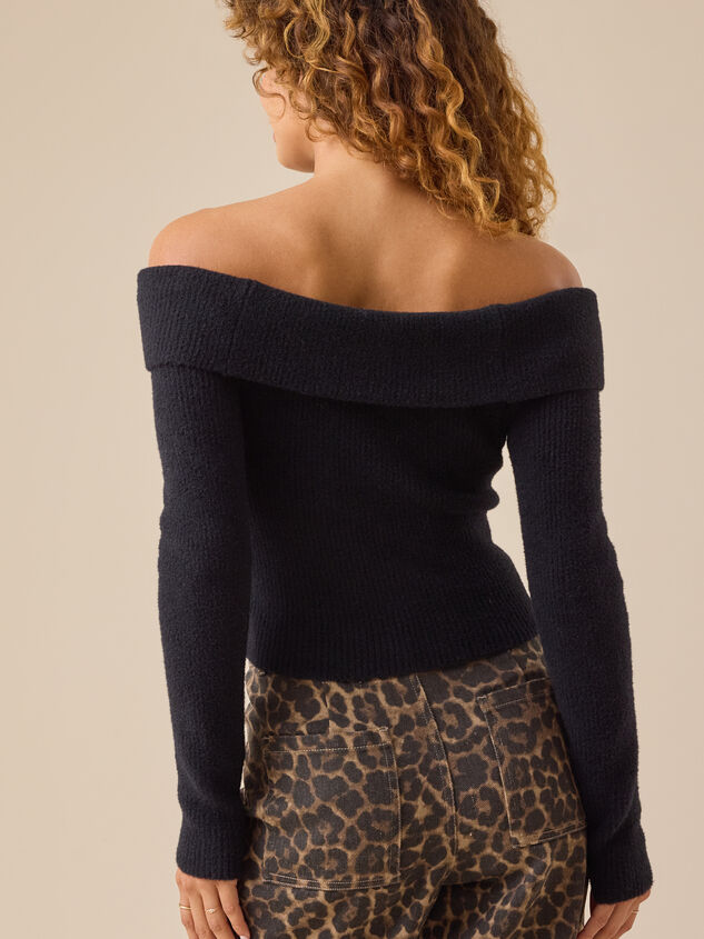 Vivianne Off-Shoulder Sweater Detail 5 - TULLABEE