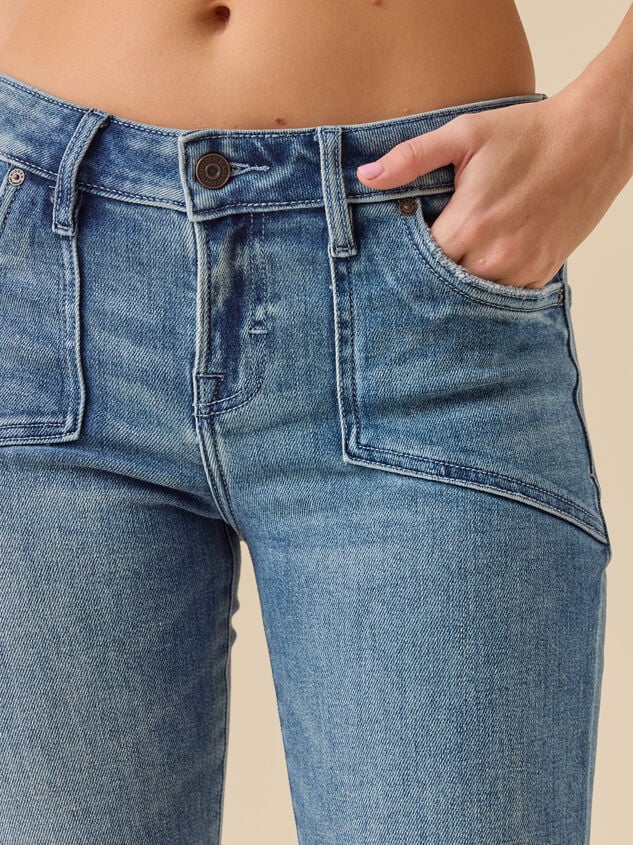 Kit Low Rise Flare Jeans Detail 3 - TULLABEE