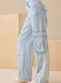 Carson Cargo Pant Detail 3 - TULLABEE