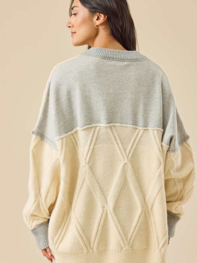 Cecily Oversized Cable Sweater Detail 4 - TULLABEE
