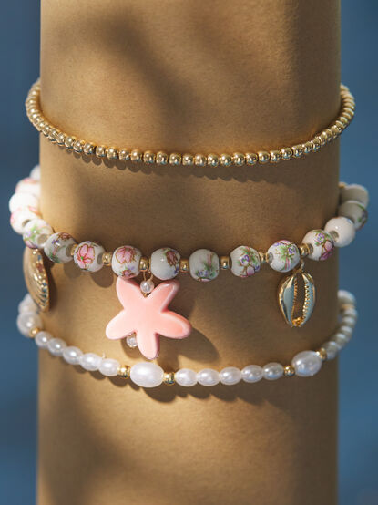 Beachy Bloom Charm Bracelet Set - TULLABEE