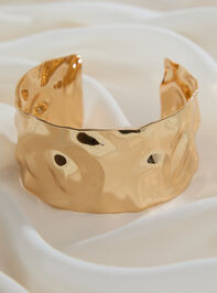 Gia Hammered Cuff Bracelet - TULLABEE