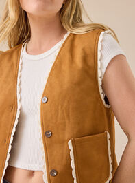 Cali Suede Trim Vest Detail 3 - TULLABEE