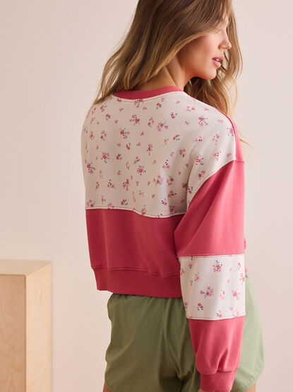 Floral Finds Stitched Pullover - TULLABEE