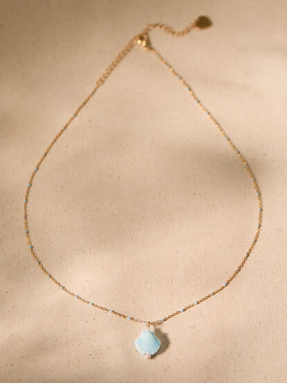 Seashell Charm Necklace - TULLABEE