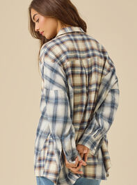 Avalee Oversized Plaid Top Detail 5 - TULLABEE