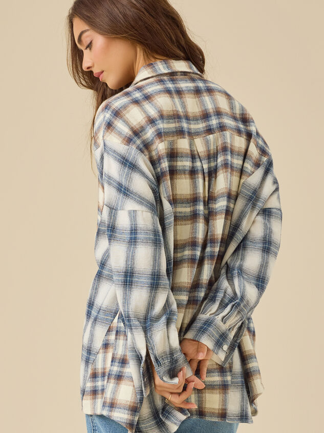 Avalee Oversized Plaid Top Detail 5 - TULLABEE
