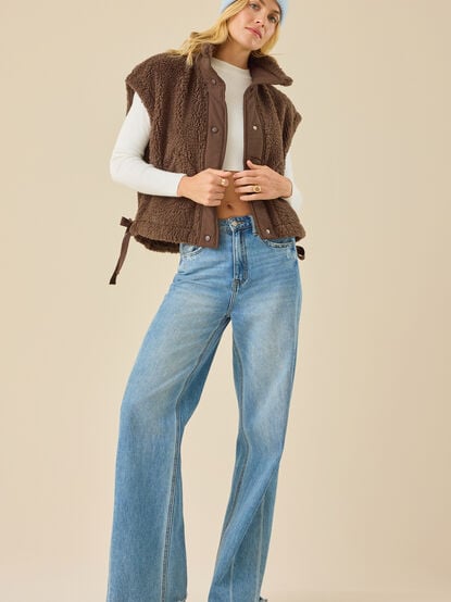 Mylah Oversized Sherpa Vest - TULLABEE