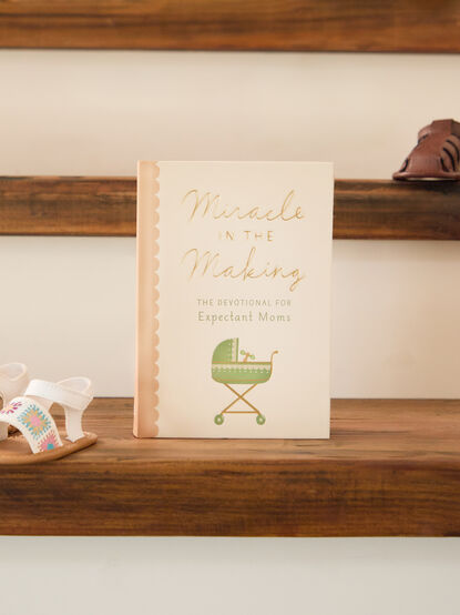 Miracle in the Making: The Devotional for Expectant Moms - TULLABEE