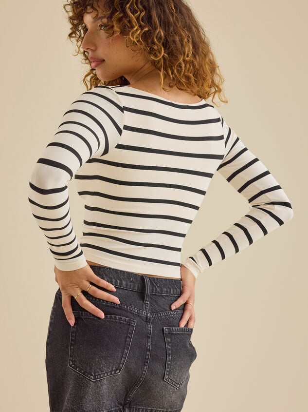Everyday Seamless Striped Top Detail 3 - TULLABEE