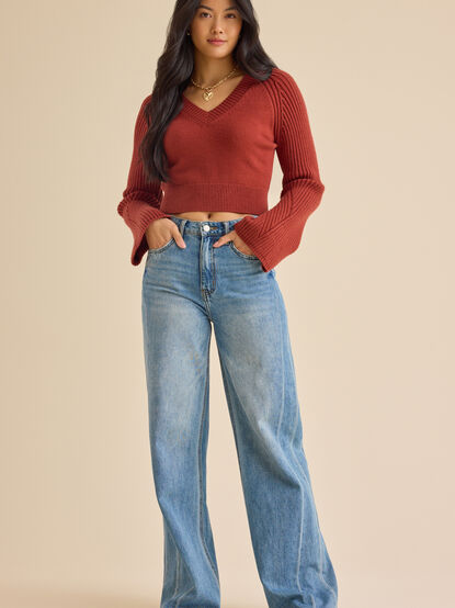 Sarah Bell Sleeve Sweater - TULLABEE