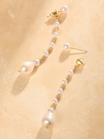 Emily Pearl Dangle Earring - TULLABEE