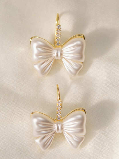 18K Gold Bow Charm Earrings - TULLABEE