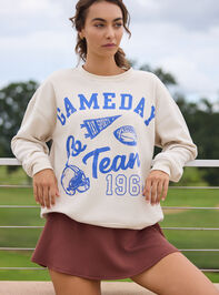 Gameday Oversized Sweatshirt Detail 2 - TULLABEE