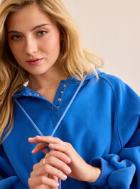 Endurance Balloon Sleeve Hooded Pullover Detail 3 - TULLABEE