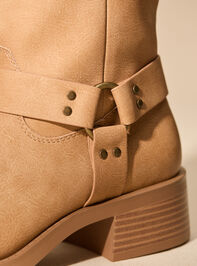 Autumn Buckle Boots By Matisse Detail 2 - TULLABEE