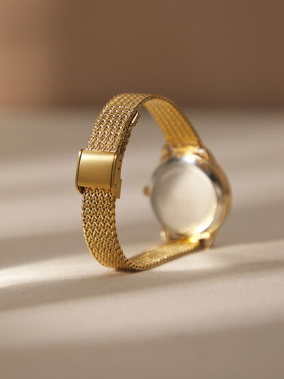 Adjustable Round Face Gold Watch - TULLABEE