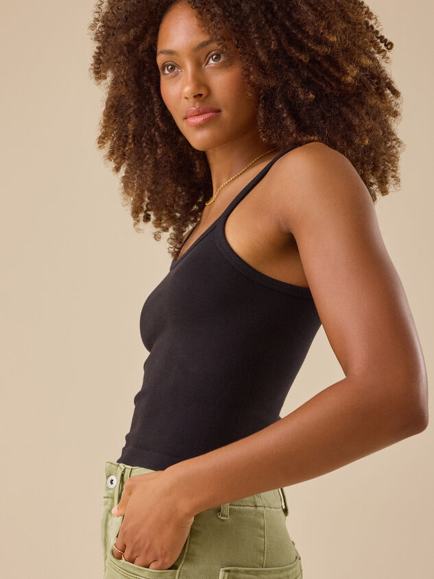 Lauren Scoop Ribbed Seamless Tank Detail 4 - TULLABEE