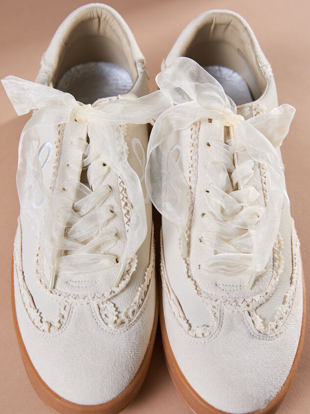 Julie Bow Lace Sneakers Detail 4 - TULLABEE