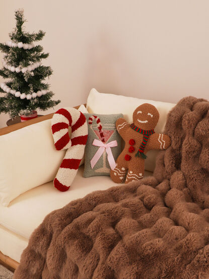 Gingerbread Man Christmas Pillow - TULLABEE