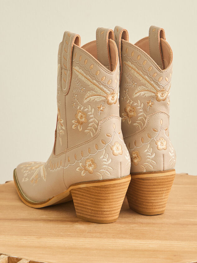 Corral Embroidered Western Booties Detail 3 - TULLABEE