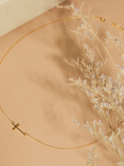 18K Gold Plated Cross Necklace - TULLABEE