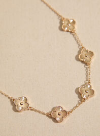 18K Gold Mother Of Pearl Clover Necklace Detail 3 - TULLABEE