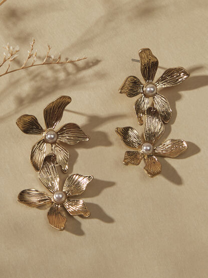 Pearl Flower Earrings - TULLABEE