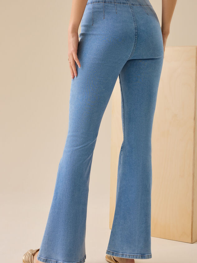 Noah Flared Jeans Detail 5 - TULLABEE