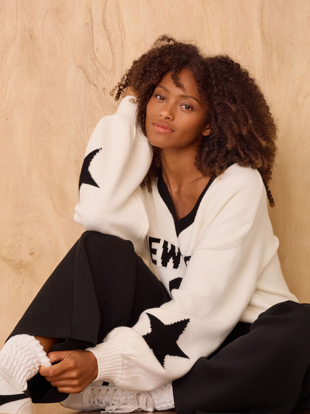New York 9 Graphic Knit Sweater Detail 3 - TULLABEE