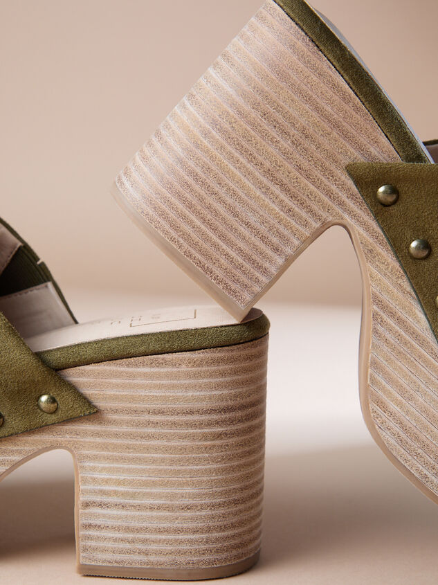 Gigi Platform Heels Detail 4 - TULLABEE