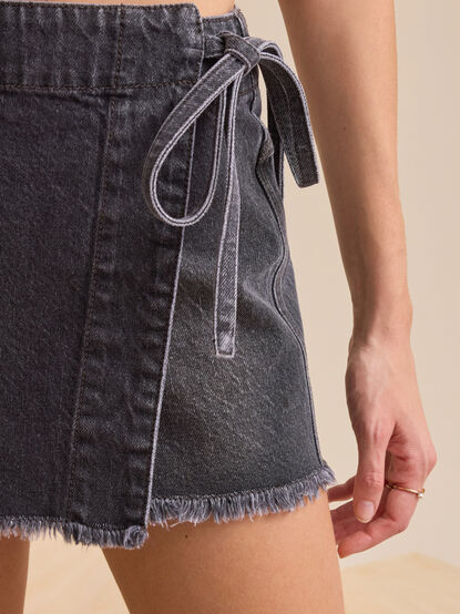 Dylan Side Tie Denim Skort - TULLABEE