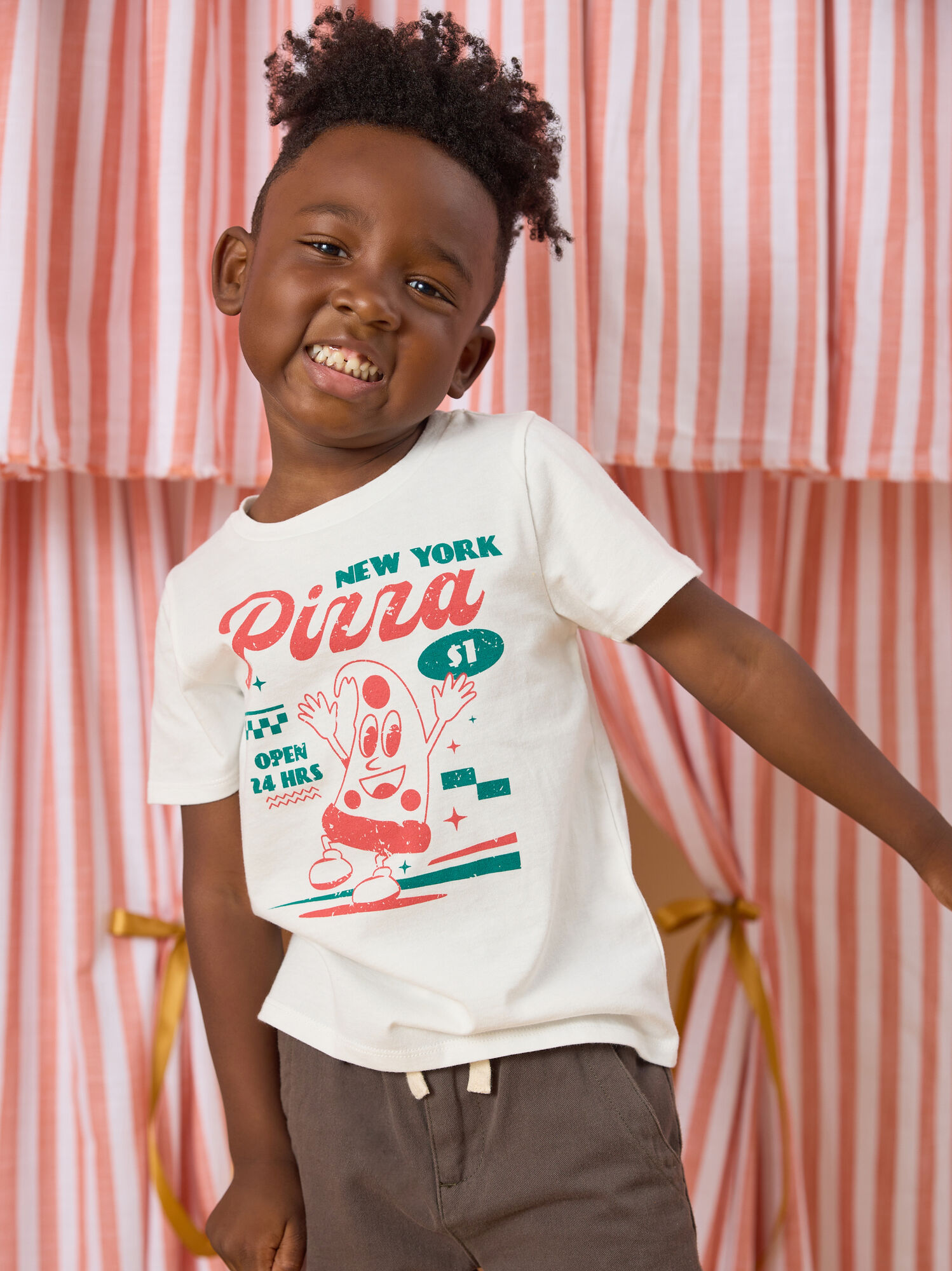 New York Pizza Graphic Tee in Ivory Tullabee