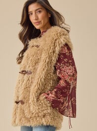 Tatia Faux Fur Vest Detail 5 - TULLABEE