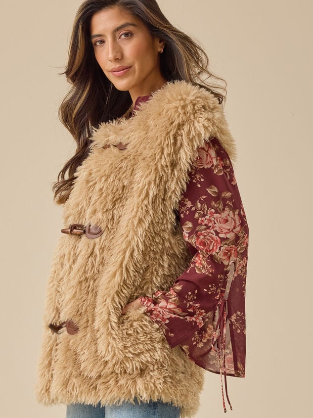 Tatia Faux Fur Vest Detail 5 - TULLABEE