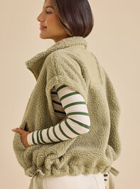 Mylah Oversized Sherpa Vest Detail 6 - TULLABEE