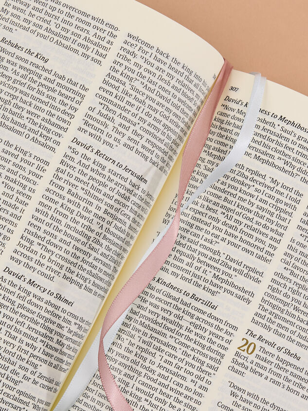 Hosanna Revival Compact Bible- Prairie Theme Detail 2 - TULLABEE