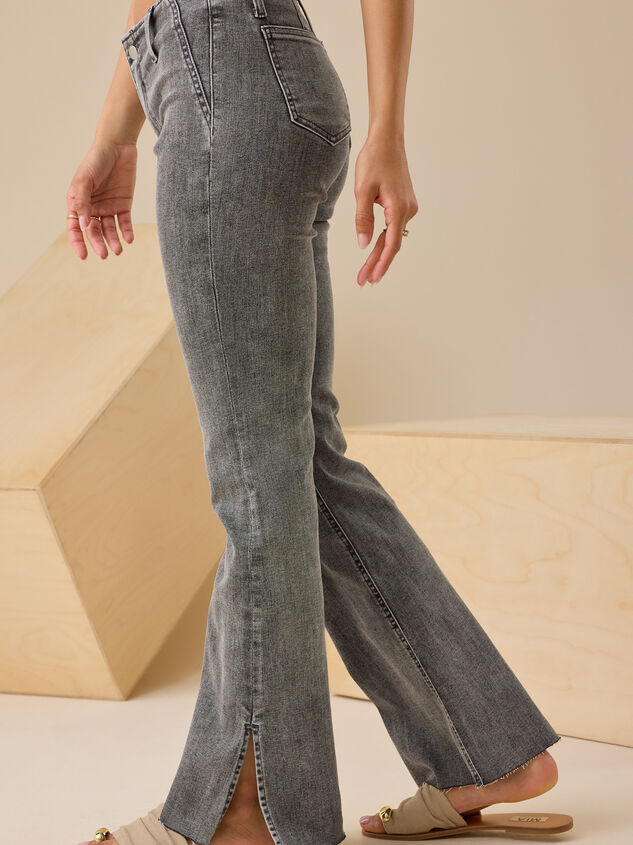 Shep Boot Cut Jeans Detail 5 - TULLABEE
