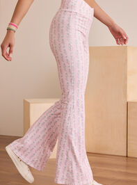 Turnout Floral Flare Leggings Detail 5 - TULLABEE