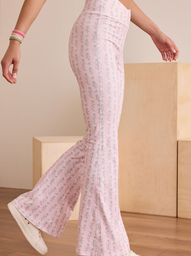 Turnout Floral Flare Leggings Detail 5 - TULLABEE