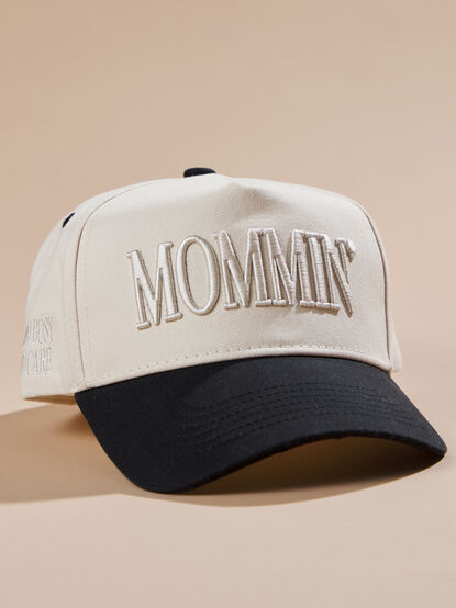 Mommin' Trucker Hat - TULLABEE