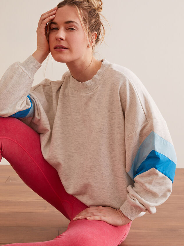 Show Stopper Sweatshirt Detail 2 - TULLABEE